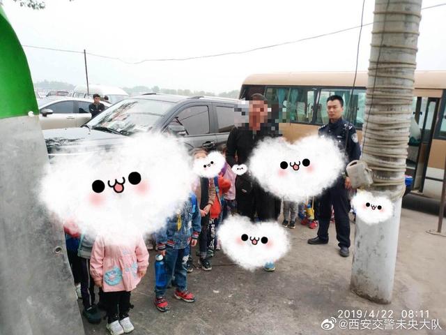 西安一非營(yíng)運(yùn)中巴當(dāng)校車(chē) 19個(gè)座位載了34人 觸犯刑法
